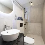 Pearl Residences - Stylish & Private Garden House - Near & Center Appartamento