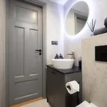 Pearl Residences - Stylish & Private Garden House - Near & Center Appartamento