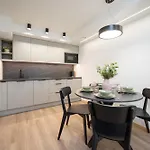 Pearl Residences - Stylish & Private Garden House - Near & Center Appartamento *