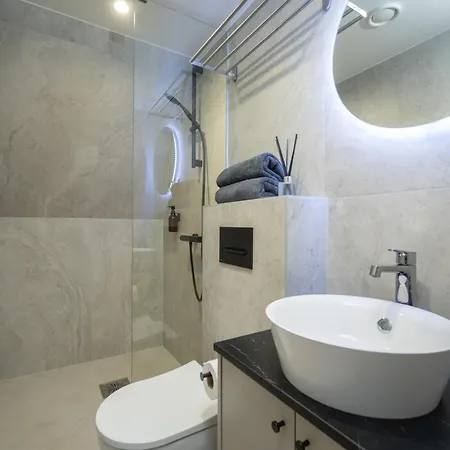 Pearl Residences - Stylish & Private Garden House - Near & Center
