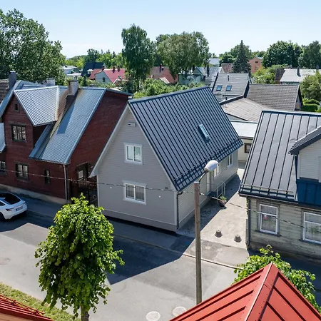 Pearl Residences - Stylish Apartments & Private Garden House - Near Beach & Center