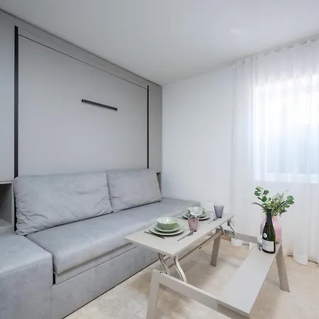 Apartman Pearl Residences - Stylish & Private Garden House - Near & Center *