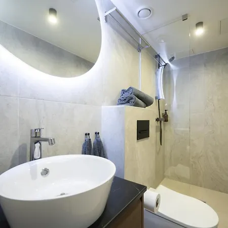 Pearl Residences - Stylish & Private Garden House - Near & Center