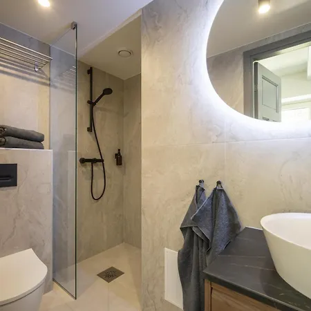 Pearl Residences - Stylish & Private Garden House - Near & Center Apartman