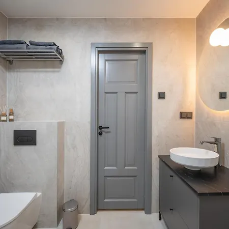 Apartman Pearl Residences - Stylish & Private Garden House - Near & Center