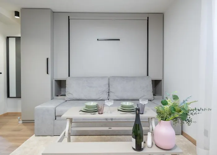 Pearl Residences Apartament Parnawa