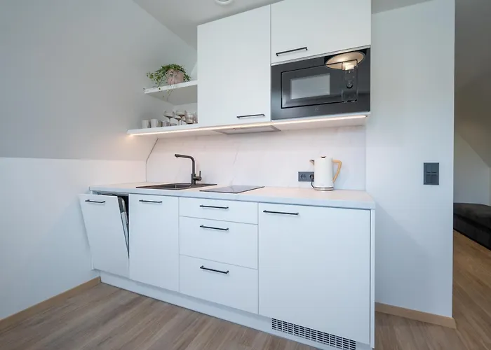 Pearl Residences - Stylish Apartments & Private Garden House - Near Beach & Center * Pärnu