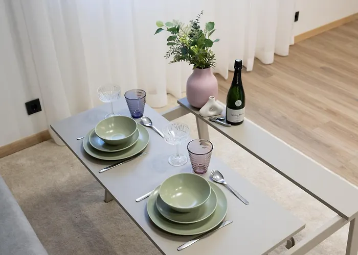 Pearl Residences - Stylish Apartments & Private Garden House - Near Beach & Center