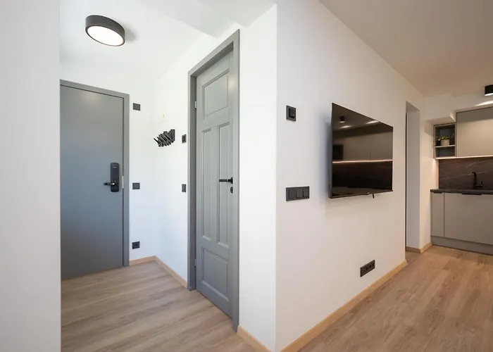 Pearl Residences - Stylish Apartments & Private Garden House - Near Beach & Center *