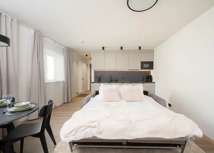 Pearl Residences - Stylish Apartments & Private Garden House - Near Beach & Center * Pärnu